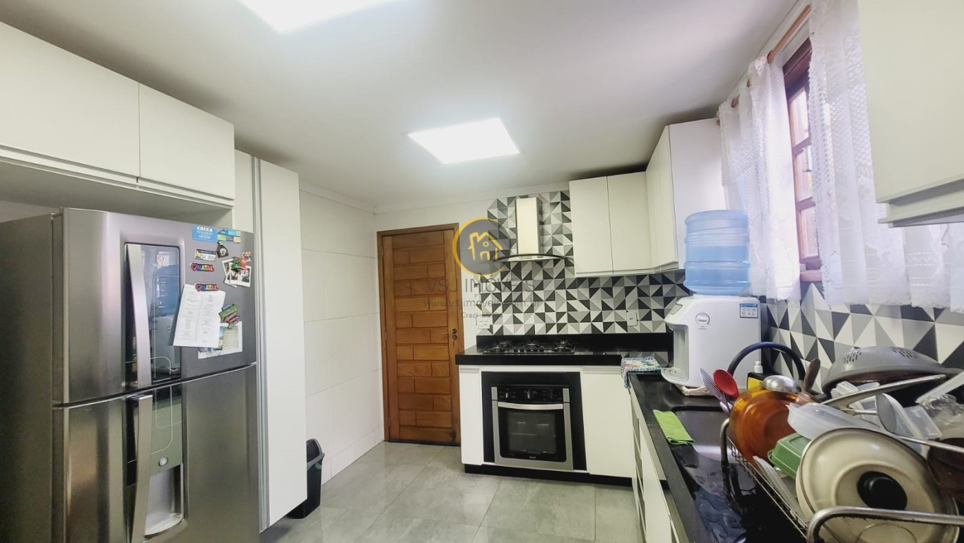 Casa à venda com 3 quartos, 219m² - Foto 10