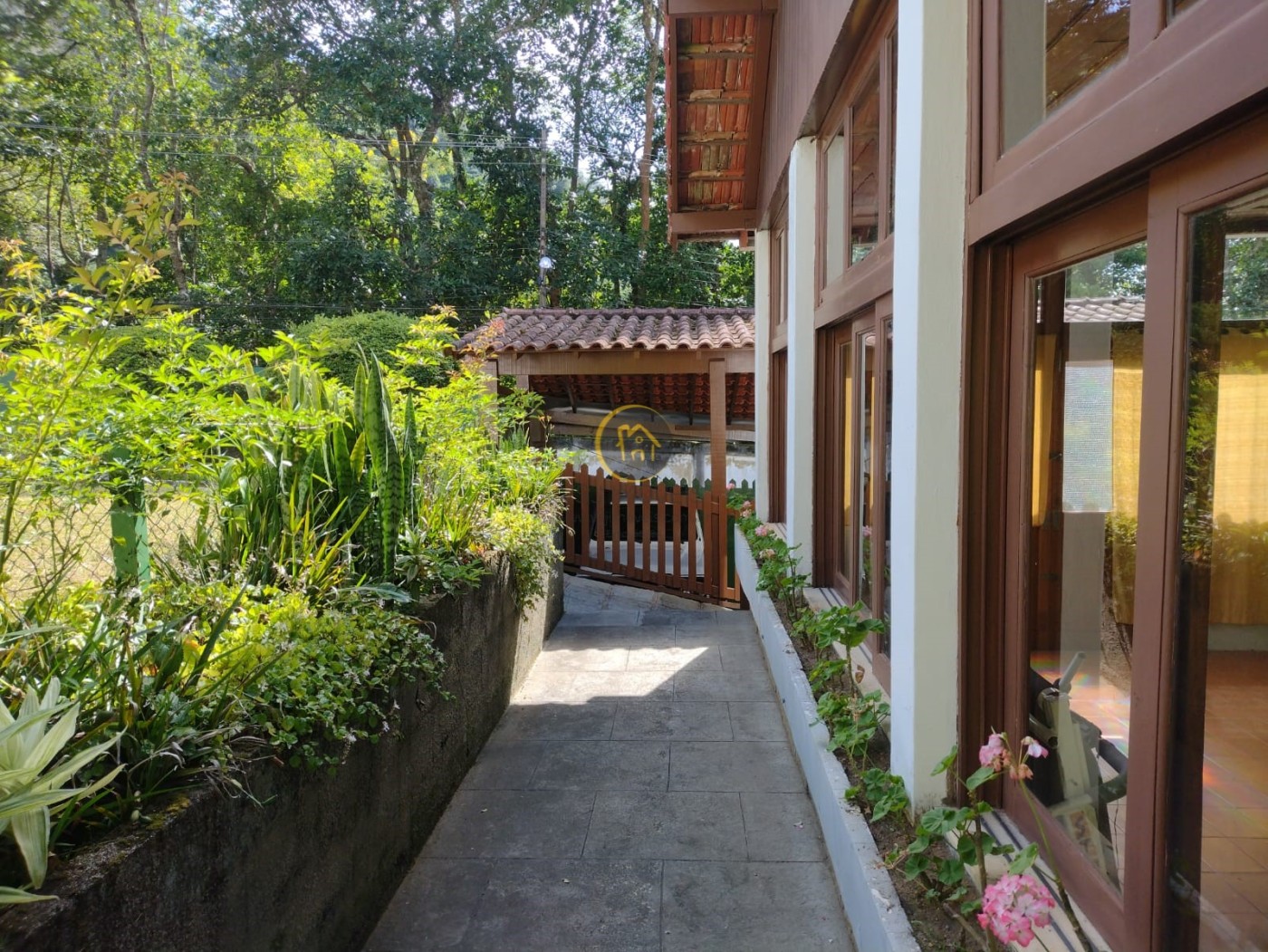 Casa à venda com 2 quartos, 350m² - Foto 2