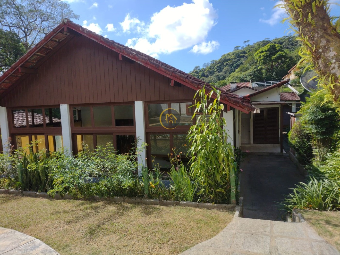 Casa à venda com 2 quartos, 350m² - Foto 1